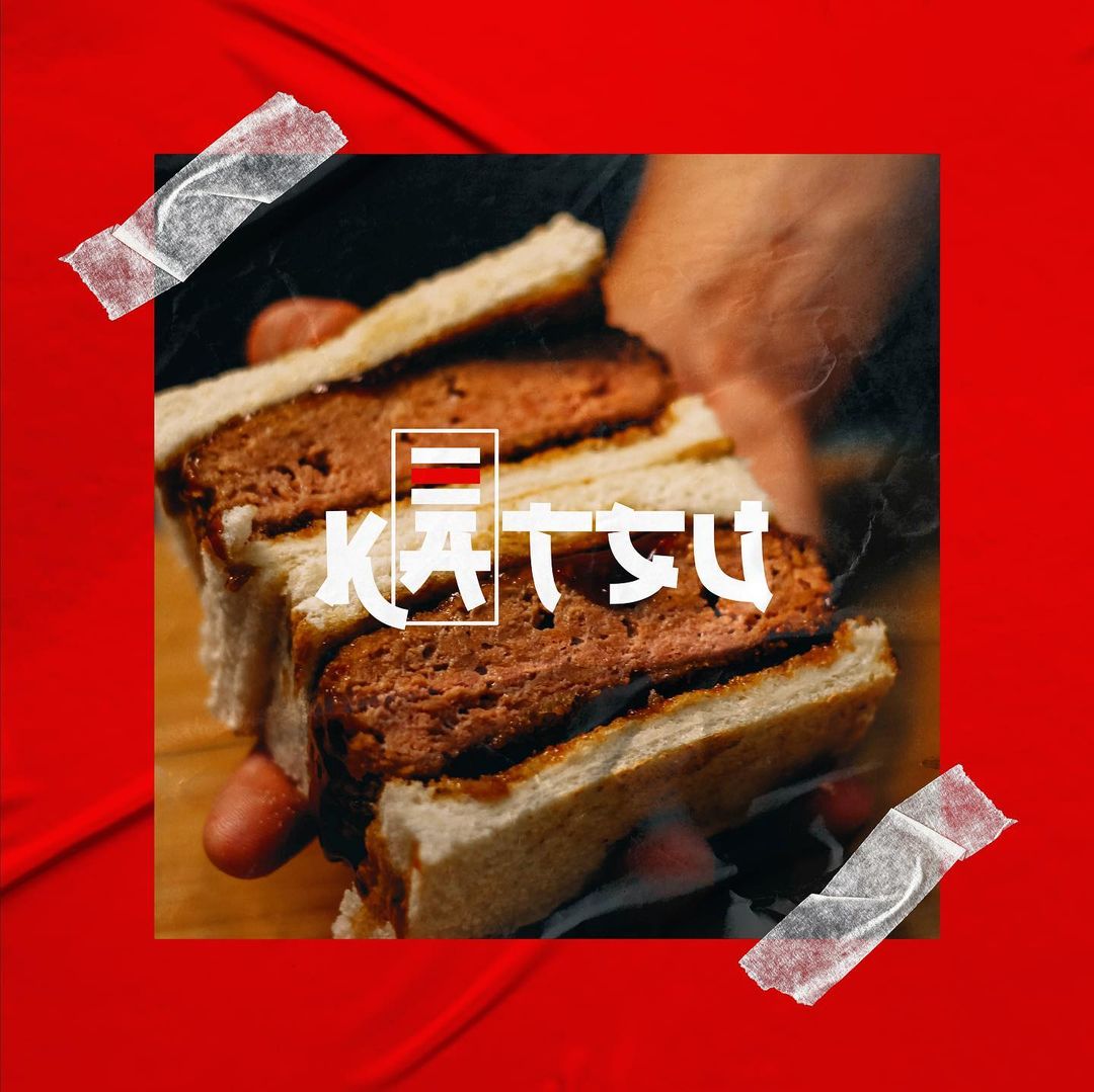 Imagen de Instagram de un Katsu Sando de Beyond Meat y salsa tonkatsu.